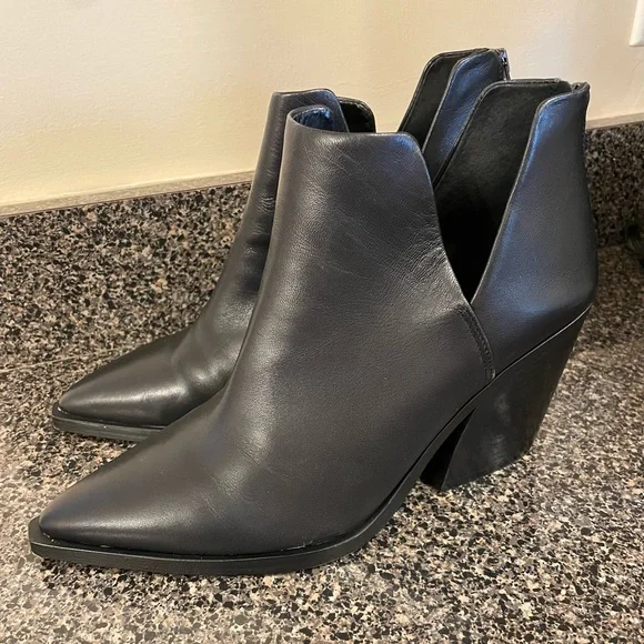 Vince Camuto Shoes Vince Camuto Gigietta Black Leather Snip